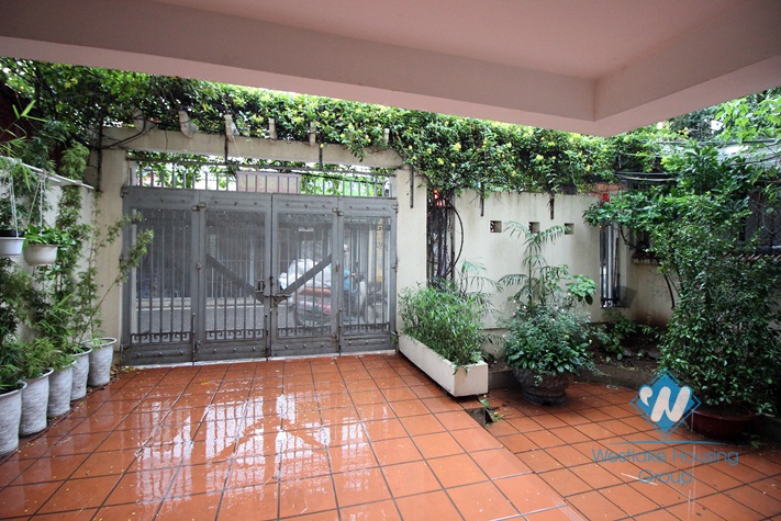 Commodious and unfurnished house for rent in Nghi Tam, Ha Noi